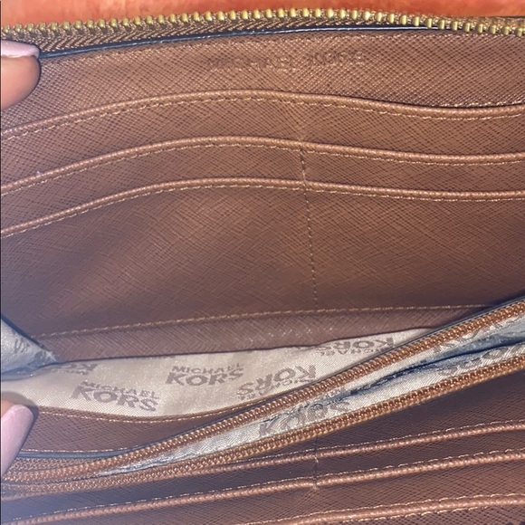 Michael Kors Wallet - Picture 5 of 7